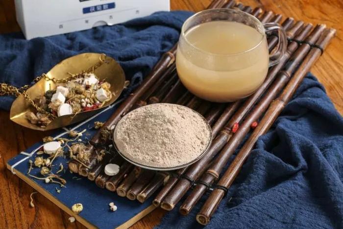 百年古方茯菊散，每天一杯，轻松除湿气