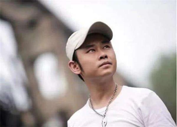 云朵拜刀郎为师4登春晚，被那英限制后为何突然消失了？