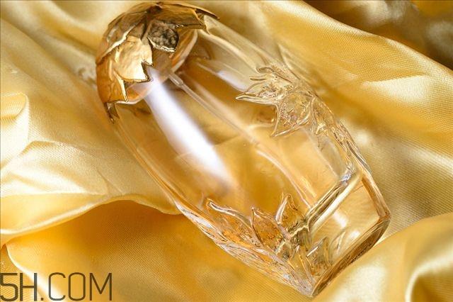 香水开封后可以放多久 过期香水的危害需重视