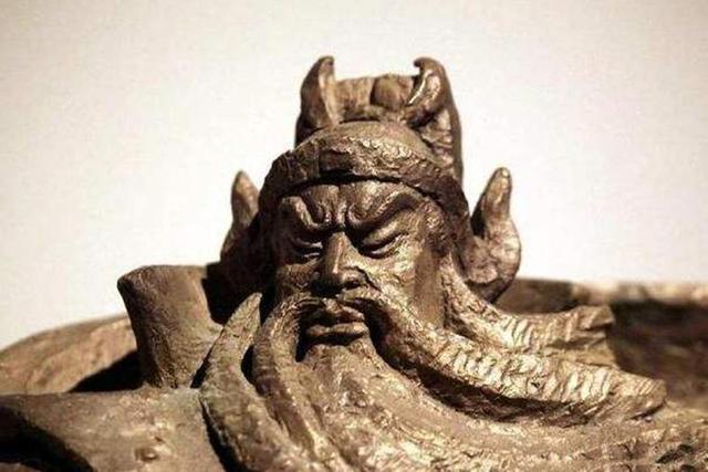 关公雕像为何都闭着眼，原来全是这个问题，毕竟睁眼太霸气