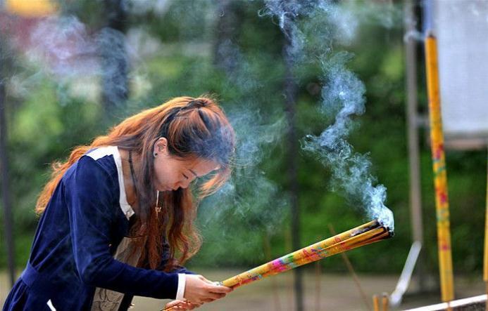 佛教：阴德深的人有4种面相，不用花钱就能美容，相貌秒杀整容脸