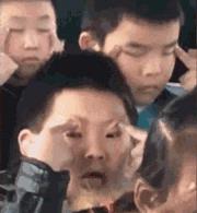 囧哥:画风突变！巴基斯坦政府发布会直播忘关猫咪滤镜