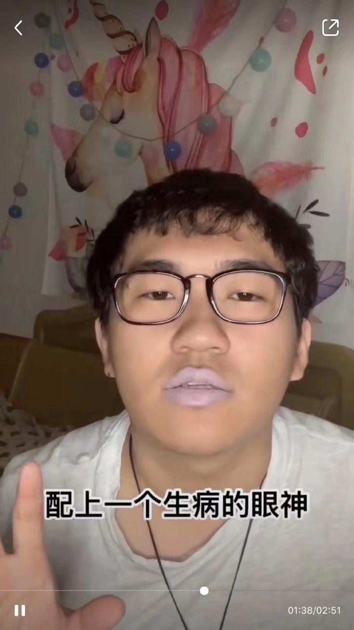 囧哥:画风突变！巴基斯坦政府发布会直播忘关猫咪滤镜