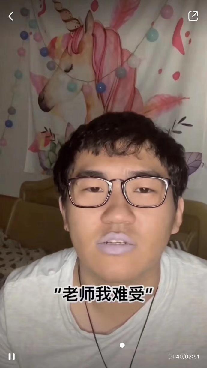 囧哥:画风突变！巴基斯坦政府发布会直播忘关猫咪滤镜