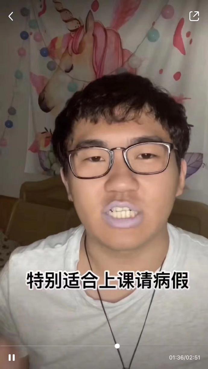囧哥:画风突变！巴基斯坦政府发布会直播忘关猫咪滤镜