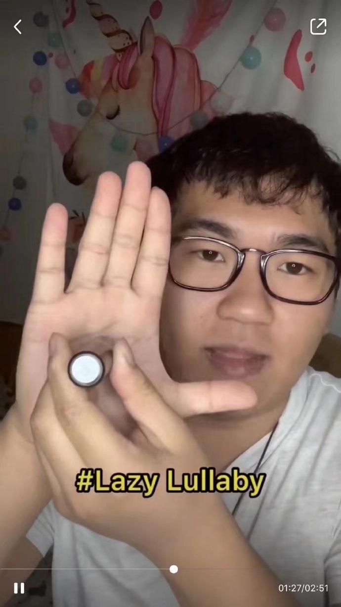 囧哥:画风突变！巴基斯坦政府发布会直播忘关猫咪滤镜