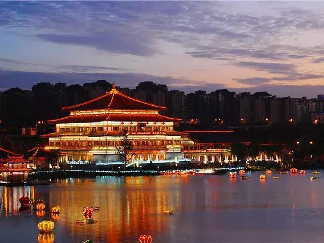 白天不懂夜的黑，“最西安”夜生活正式开启