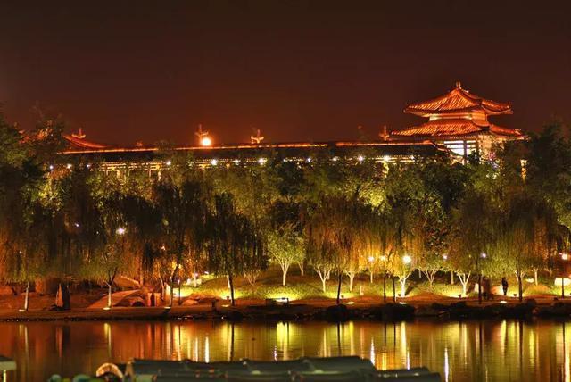 白天不懂夜的黑，“最西安”夜生活正式开启