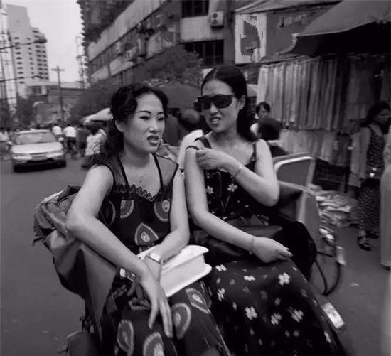 镜头下1996的上海女人: 没想到90年代的上海女人那么美