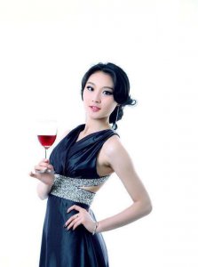 ​“四十岁的女人风情万种, 更迷人, 要深耕“