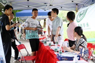 ​满满未来感！百年中大录取通知书礼盒亮相