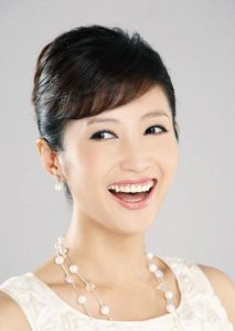 ​当年和郭德纲传绯闻，遭老公家暴的徐春妮，42岁被宠成公主