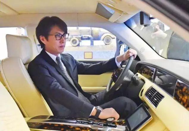 暴发户别想买！继曹德旺之后，靳东成为红旗L5又一位车主！