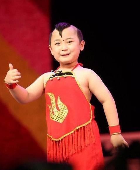 曾经爆红的5位童星，王欣逸入狱，小小彬患病，邓鸣贺已远上天堂