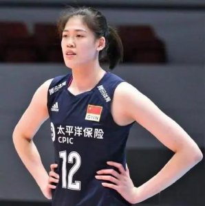 ​明年女排世锦赛李盈莹该上位了吧？再不上位巴黎奥运会谁来顶？