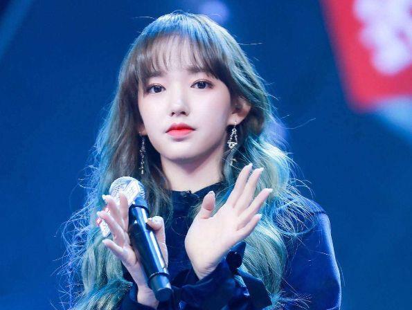 程潇吴宣仪孟美岐回归宇宙少女，看到3个人的站位，咖位一目了然