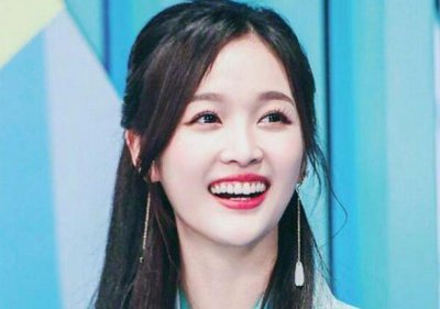 ​程潇吴宣仪孟美岐回归宇宙少女，看到3个人的站位，咖位一目了然