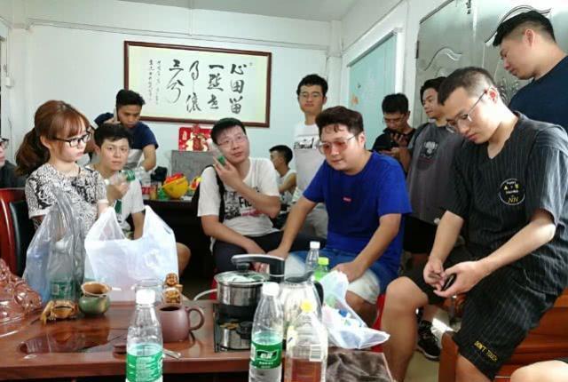 离开雄兵连之后，萨拉雷初心不改，再创科幻新作《反击太空》