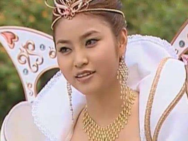 她是魔仙堡里至高无上的魔仙女王，11年后成那样？美到认不出