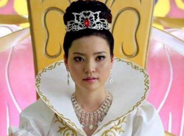 她是魔仙堡里至高无上的魔仙女王，11年后成那样？美到认不出