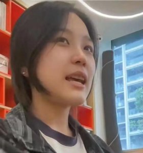​因挖呀挖走红的桃子老师回应争议，称走红后有人恶意攻击很焦虑