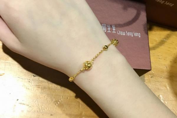 黄金手链能戴着洗澡吗 会加速暗淡