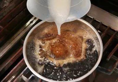 消暑解热就靠它！天然的仙草茶、嫩仙草在家做！