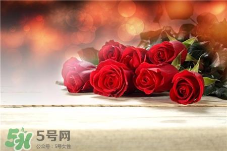玫瑰花泡水可以敷脸吗?泡过的玫瑰花敷脸好吗?