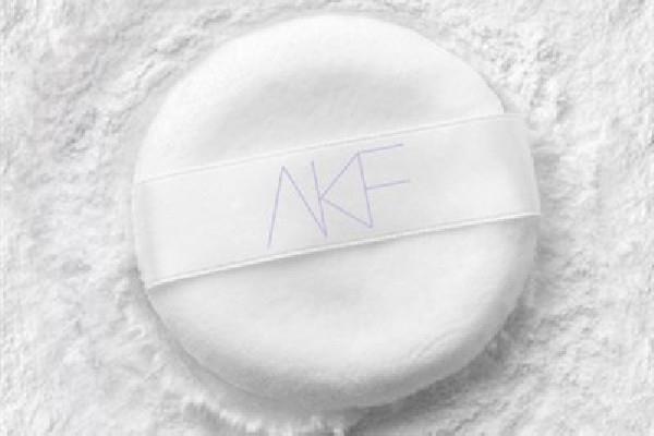 akf散粉紫色和镭射有什么区别 akf散粉会暗沉吗