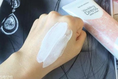 ​伊思素颜霜适合什么肤质 干皮就放心入吧
