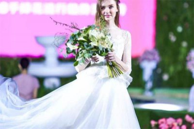 ​jenny packham婚纱价格 属于高定级别