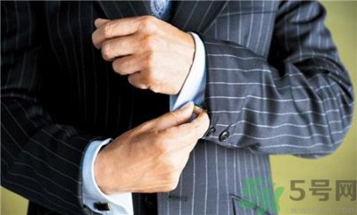 ​西服袖口扣子的含义 西服袖口扣子的讲究
