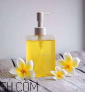 ​three卸妆油适合肤质 three卸妆油使用心得