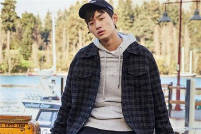 ​男生穿格纹服装好看吗 男生格纹服装搭配图片