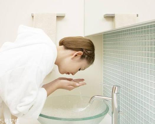 油皮用皂基还是氨基酸？氨基酸和皂基适合人群