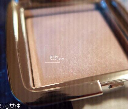 hourglass高光粉饼多少钱 hourglass高光粉饼使用技巧