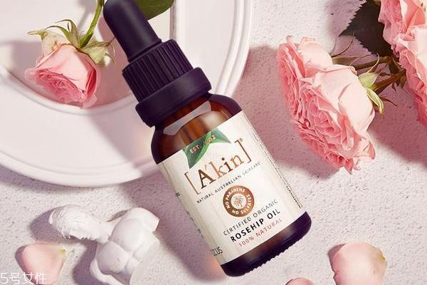 akin玫瑰果油适合油皮吗 akin玫瑰果油多久能看到效果
