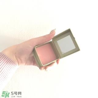 贝玲妃蒲公英蜜粉怎么用？benefit贝玲妃蒲公英蜜粉使用方法