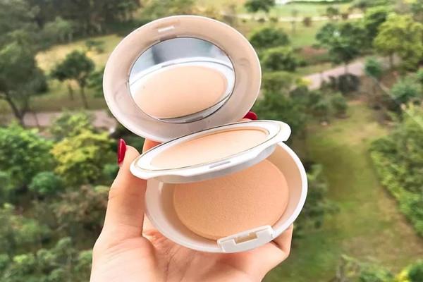 粉饼可以上底妆吗 粉饼当底妆的使用方法