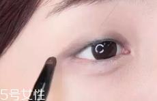 眼皮肿适合什么眼影？选用哑光色避开珠光色
