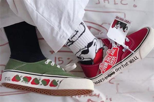 vans小草莓真假对比 vans草莓鞋真假鉴定
