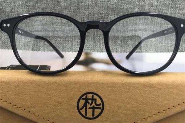 木九十眼镜多少钱 价位在千元以内
