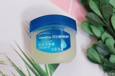 ​凡士林唇膏的功效 凡士林唇膏的作用