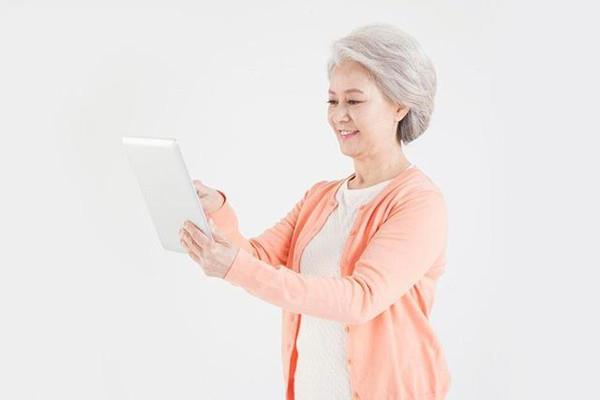 白头发拔了还会长吗 白头发会自然变黑吗