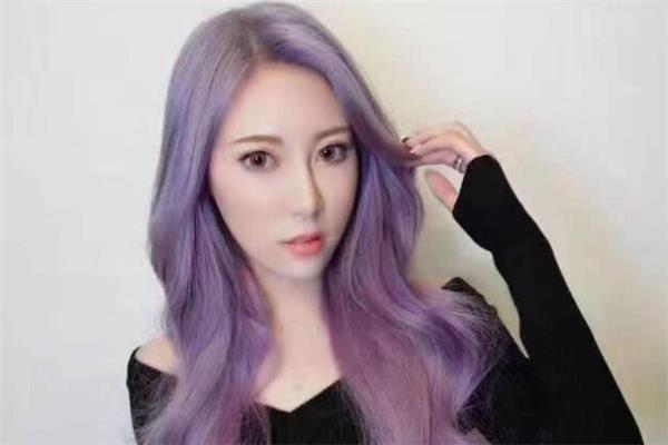 薰衣草紫发色适合什么肤色 薰衣草紫发色显黑吗