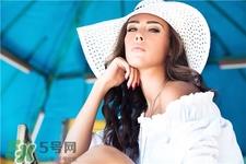 戴什么颜色帽子显白?脸色黄戴什么颜色帽子?