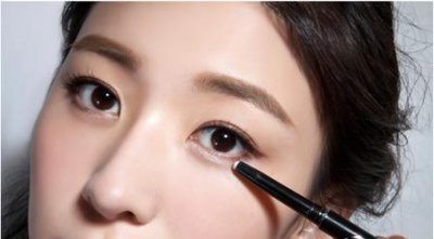 ​眼影怎么选择适合自己的 眼影如何搭配颜色