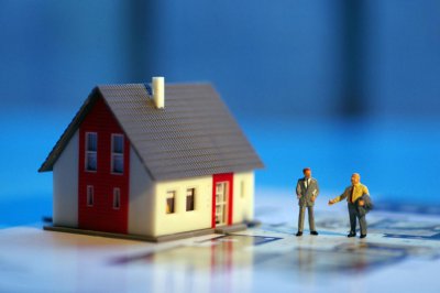 ​南京学区房降温，有小区单价从10万跌到5.3万左右