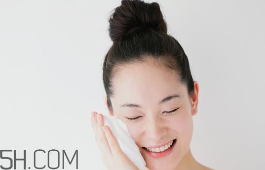 用沐浴露能卸妆吗？肥皂洗脸能卸妆吗？