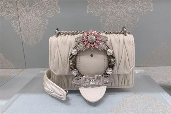 miumiu算一线奢侈品吗 miumiu和prada是什么关系